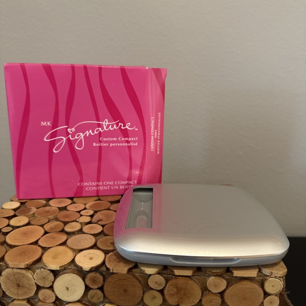 MARY KAY Custom Compact Cheek & Eye Travel Case Signature‎ 9004 Retired New NIB